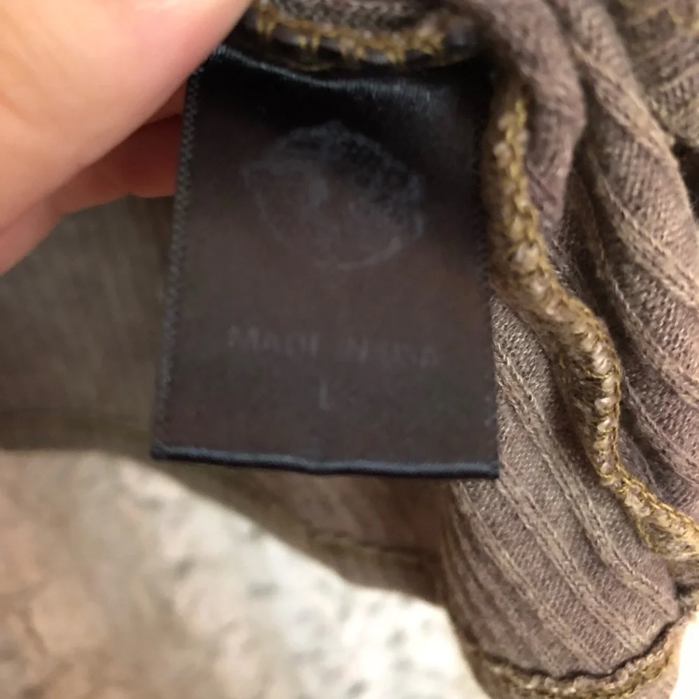 ✨Olive Ribbed Cold Shoulder Top✨ - Picture 4 of 4